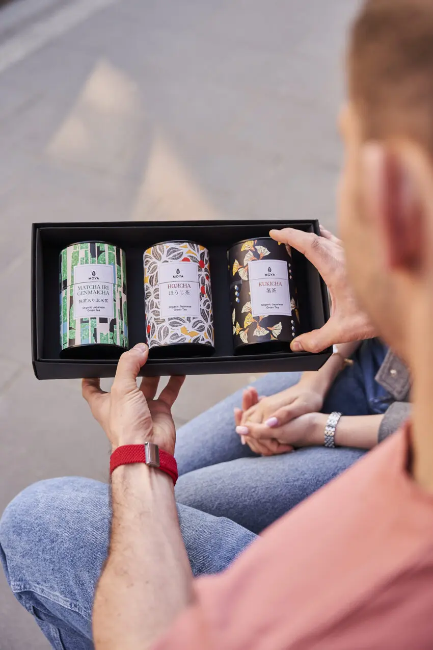 Coffrets avec du thé en feuilles