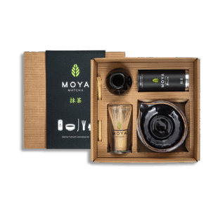 Coffret de cérémonie avec du matcha Sumomo avec bec verseur