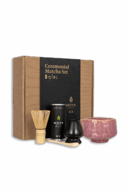 Coffret de cérémonie avec du matcha Botan avec bec verseur